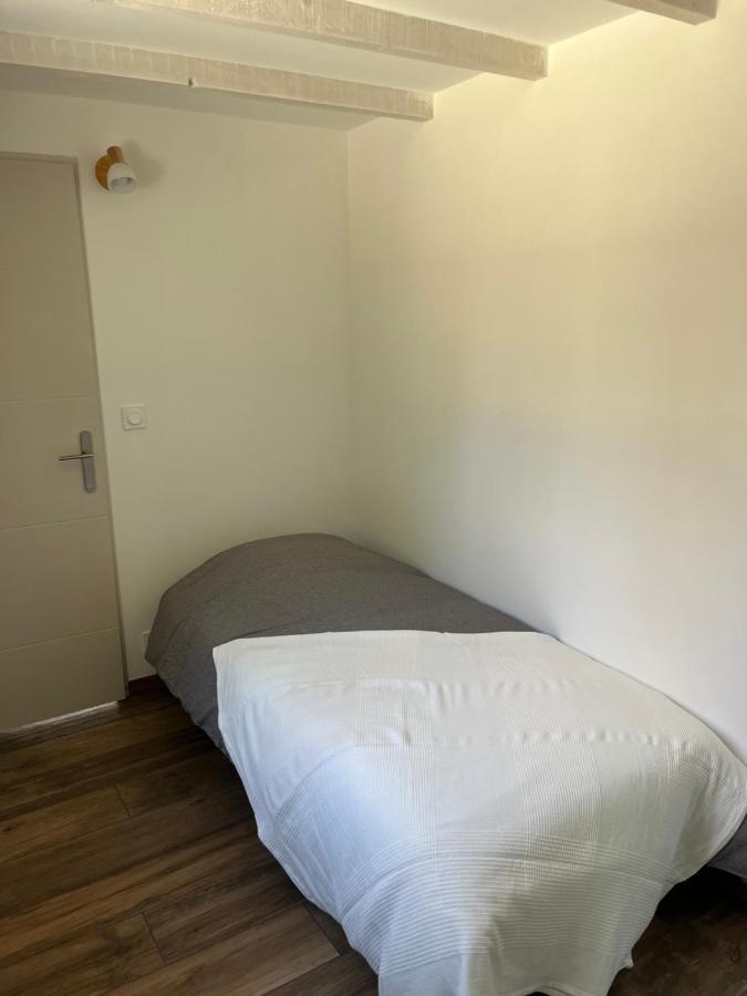 Maisonnette Avec Petite Foret Valréas Kültér fotó