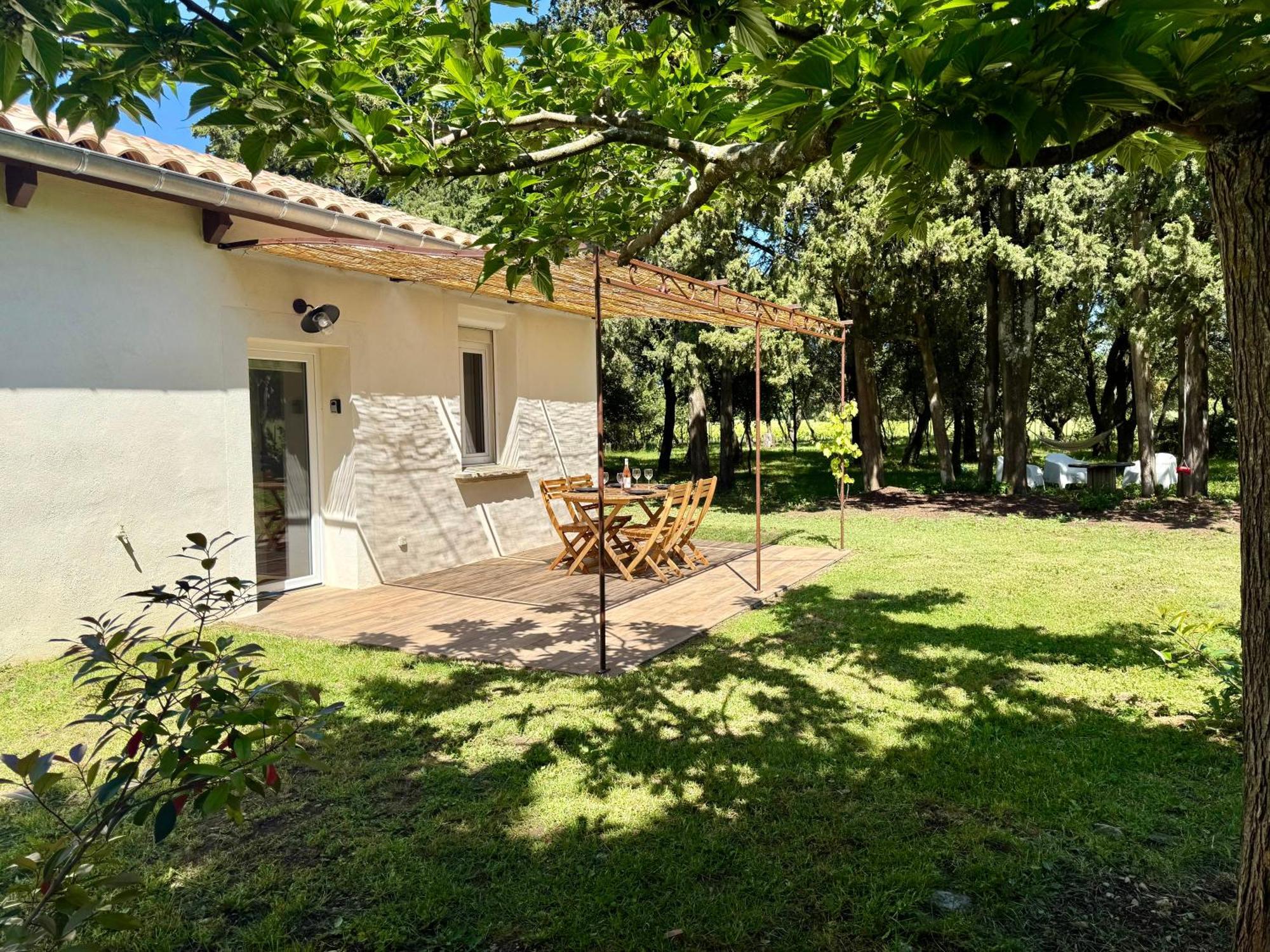 Maisonnette Avec Petite Foret Valréas Kültér fotó